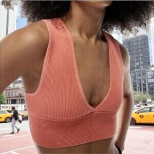 EUC Aritzia Babaton Sculpt Knit Deep V Neck Size Medium